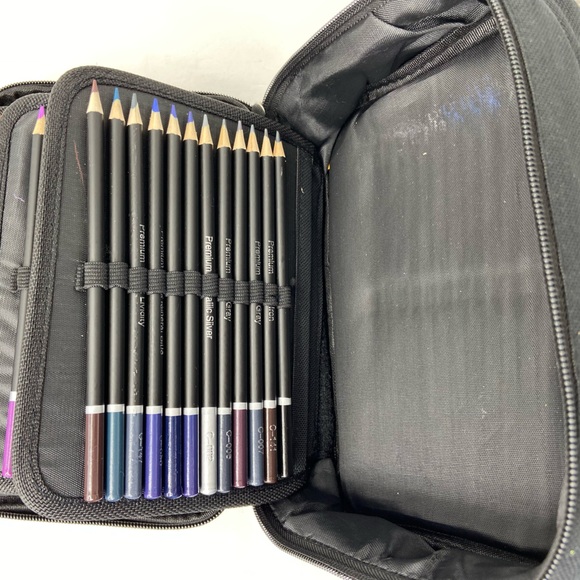 72 Color Pencils with Sharpening equipment in a Zipper Pouch - Picture 4 of 10